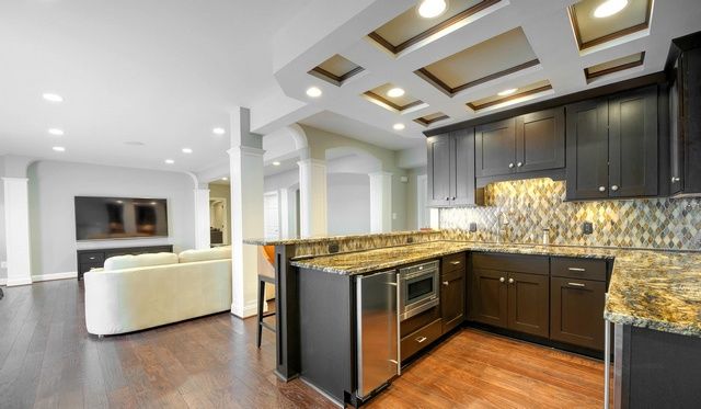 Mẫu trần thạch cao cho phòng bếp liền với phòng khách